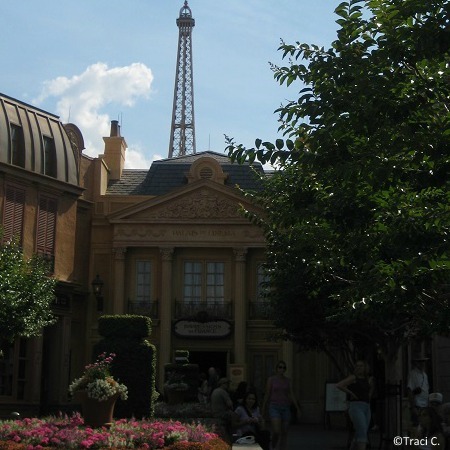 Grab a snack in the bakery and relax in France