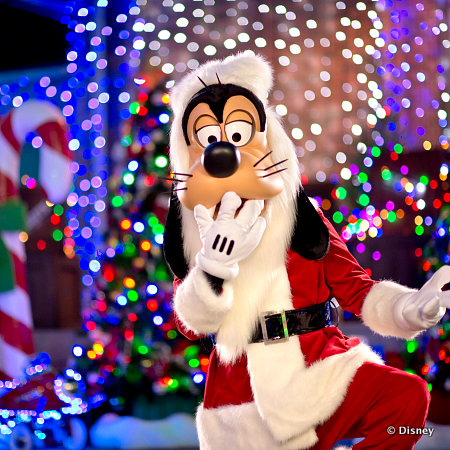 Santa Goofy Joins The Holiday Fun
