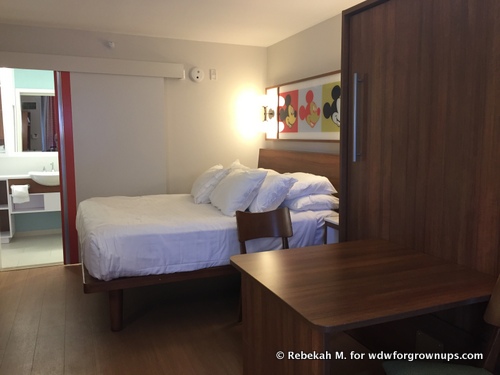 Inside A Refurbished Room At Disney S Pop Century Resort