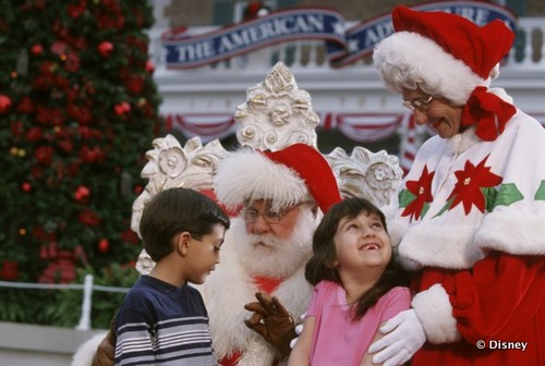 Santa & Mrs. Claus at the American Adventure