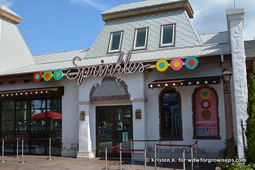 Sprinkles Exterior and Cupcake ATM