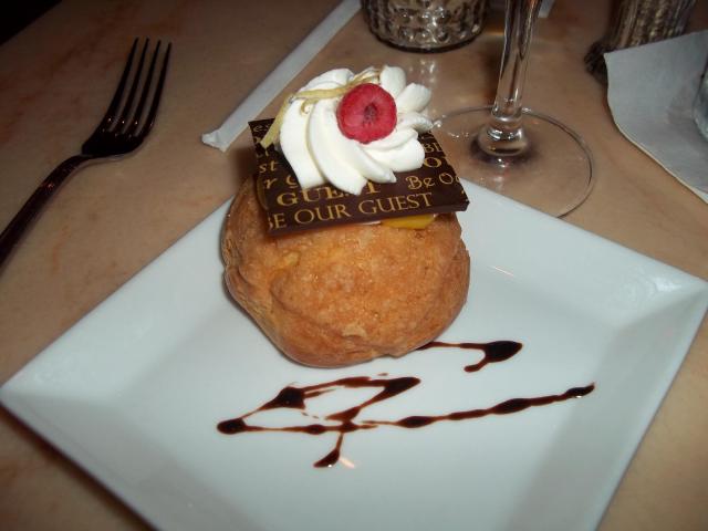 I had the Lemon Raspberry Cream Puff - soo good!