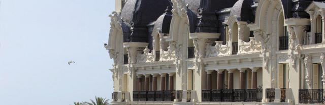 hotel-de-paris-vue-de-la-facade.jpg