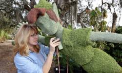 Kermit the Frog and Miss Piggy Topiaries to Debut at the 21st Epcot International Flower and Garden Festival 