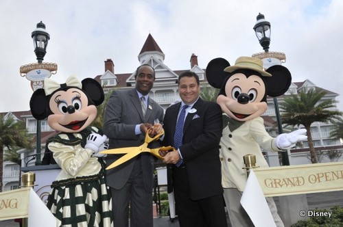 Senior Vice President of Disney Vacation Club Ken Potrock Cuts The Ribbon