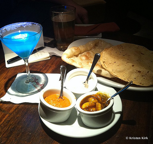 Blue Glowtini and Bread Service at the Sanaa Lounge