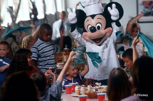 Chef Mickey's is Crazy Busy Fun with The Mouse Himself