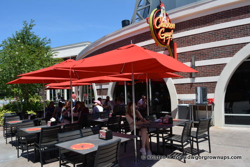 Chicken Guy Exterior Seating