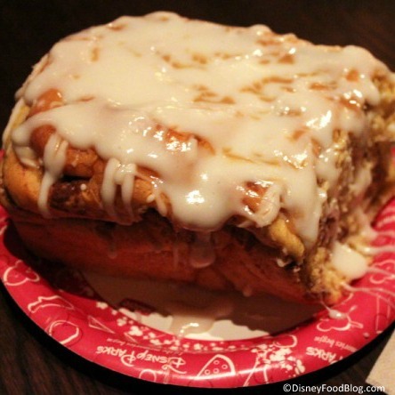 Gaston's Tavern cinnamon roll