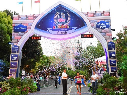 Disneyland Half Marathon kicks off 2016-17 runDisney season