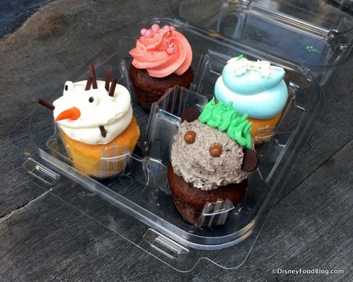 Frozen-themed mini cupcakes!