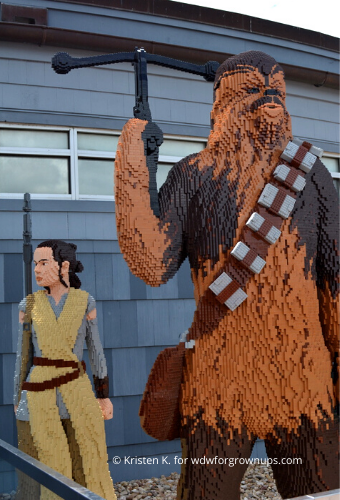 Lego Rey and Chewbacca