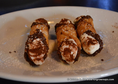 Traditional Cannoli Minis Had The Perfect Snap