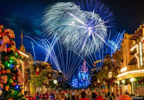Catch a live stream of Mickey's Once Upon a Christmastime Parade