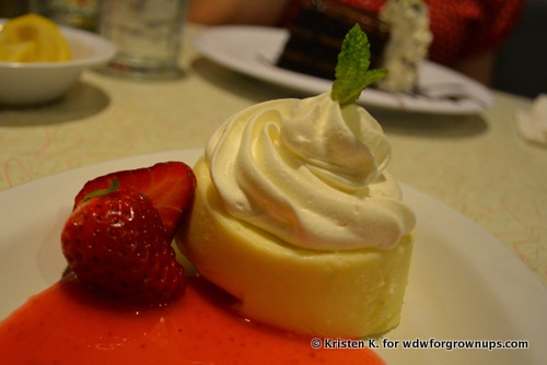 Mini Cheesecake With Strawberry Sauce