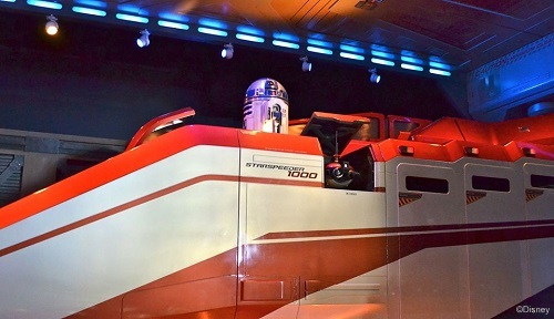 R2-D2 in the queue of Star Tours: The Adventure Continues