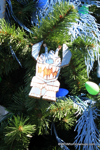 Wooden stitch decoration on stitch tree