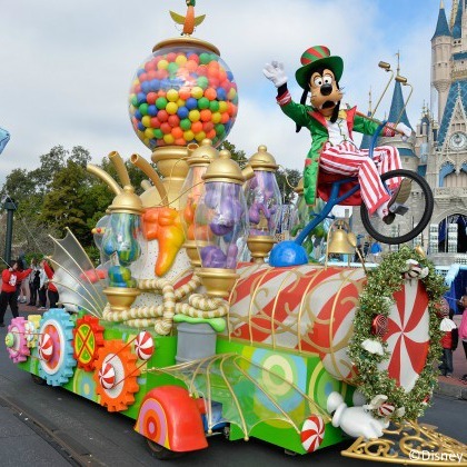 Goofy's float in the 2014 Disney Parks Frozen Christmas Celebration